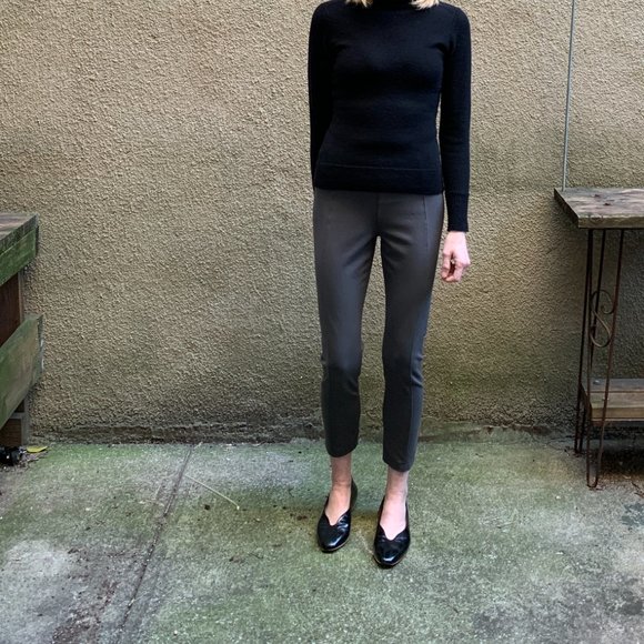 Liverpool Pull-On Cropped “Riding” Legging-Pant in Magnet Grey - Picture 8 of 9